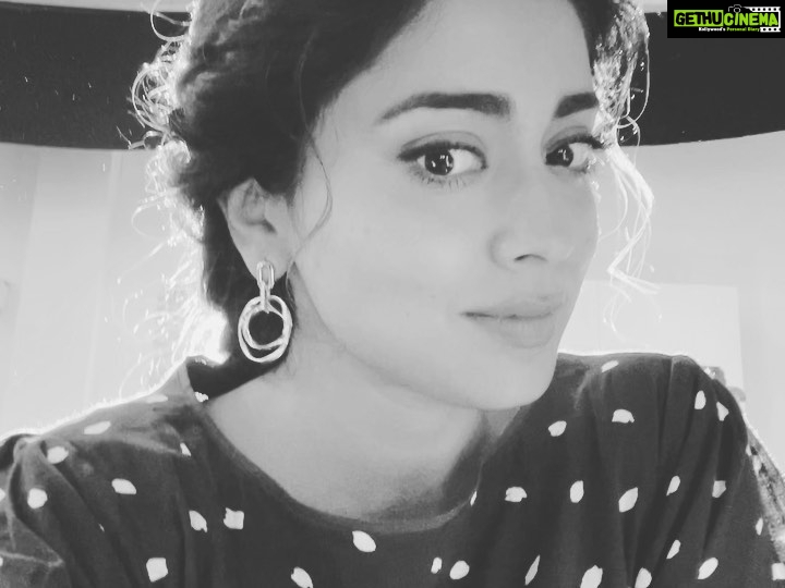 Shriya Saran Instagram - Thank you Every one for wearing a mask #musicschool @yaminifilms make it immensely safe to be on the set ! Thank you @deohanskiran for your incredible camera 🎥 you light up the world with your lights ……. thank you every one for making it so much fun to be back to work .thank you #paparaobiyyala for writing a beautiful script and directing it ! Between @sharmanjoshi is missing in this picture….so happy to be working with you ! Love this dress styled by @raagakartikeya makeup @chetannayak05 hair @priyanka__hairstylist spot @9821sunilsingh