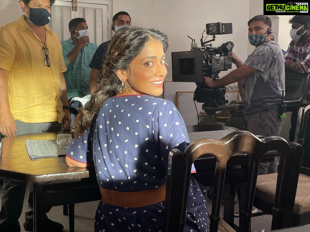Shriya Saran Instagram - Thank you Every one for wearing a mask #musicschool @yaminifilms make it immensely safe to be on the set ! Thank you @deohanskiran for your incredible camera 🎥 you light up the world with your lights ……. thank you every one for making it so much fun to be back to work .thank you #paparaobiyyala for writing a beautiful script and directing it ! Between @sharmanjoshi is missing in this picture….so happy to be working with you ! Love this dress styled by @raagakartikeya makeup @chetannayak05 hair @priyanka__hairstylist spot @9821sunilsingh