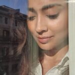 Shriya Saran Instagram – This too shall pass….
We all are fighting a battle 💪 
Sending love to all those who are trying to be positive. 
And hugs to those who are not giving up . En La Playa De La Barceloneta .