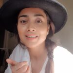 Shriya Saran Instagram - Who doesnt love @elahe_hiptoola So inspiring and so cool ... Will do this chat some day soon , when are hearts are lighter. Today is a difficult and sad day .... We didnt go live today .... Hopefully on Monday , Today I'm putting peices of my childhood together ... with two legends gone . I feel I have couple of peices missing