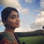 Shriya Saran Instagram - Good morning guys. Let today be the day filled with gratitude. Hugs and love to you all ❤️🙏🏾🤘🏾 @makeupbyapurva @rajesh_makeup @rajattangriofficial