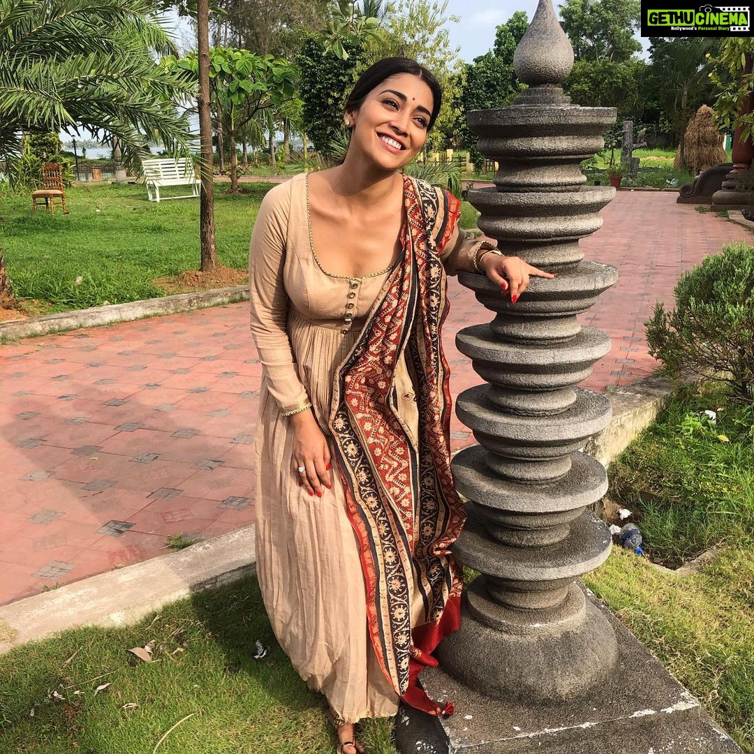 Shriya Saran - 279.4K Likes - Most Liked Instagram Photos