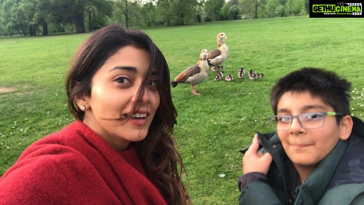 Shriya Saran Instagram - buddies 🦆 Kensington Gardens