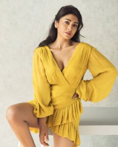 Shriya Saran Instagram - Yellow kinda 💛 felling .... sending every one , who tried to spread love today .... a massive virtual hugs .

Wearing my buddy @rajattangriofficial 
 Shot by @manasisawant