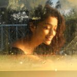 Shriya Saran Instagram - In between shoot. Camera 📷 @mahesh.pinjala , thank you. When you have no make up, Baba lights are the best make up