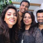 Shriya Saran Instagram - Thank you @jfwmagazine the very talented @soondah_wamu old friend @chaitanyarao_official Bina @rajeshgupta_mua for a great shoot. Love you guys.