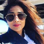 Shriya Saran Instagram – Bit of sun ☀️ and clear sky ….perfect tonic for happiness