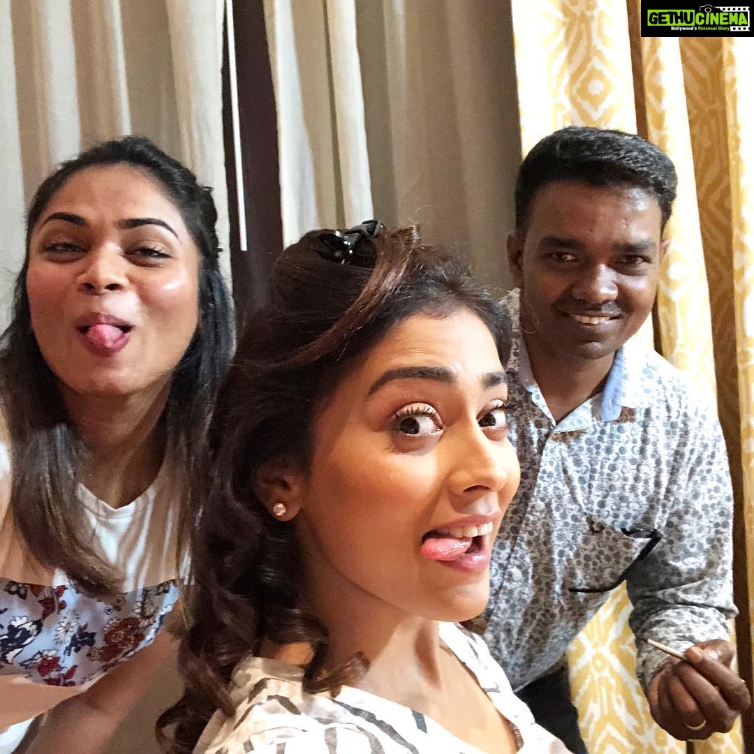 Shriya Saran Instagram - Ready #siima2018 #siimaawards @mahendra_makeup @apurva_2