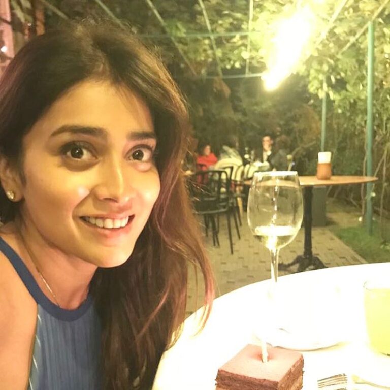 Shriya Saran Instagram - Why do birthdays 🎂 come only once a year and for 24 hours. Should be a month, atleast ! Thank you for birthday wishes and love 💖 thank you everyone who made it special for me.