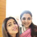 Shriya Saran Instagram - This woman is so inspirational. Warm , beautiful, loving and always sexy. One of the sexiest Virgo I know. Sending you tons and tons of love . Met her accidentally at the hotel lobby. Gave her one tight hug. Took a pic with her. My own fan moment. 😀