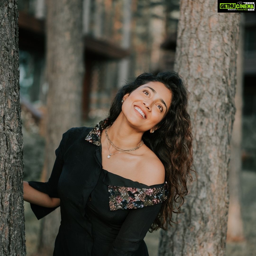Shriya Saran - 273.8K Likes - Most Liked Instagram Photos