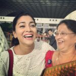 Shriya Saran Instagram - All smiles @jetairways thank you Maya for all your help. Happy 25 Years. Many more to come. Thank you for mailing travelling fun.