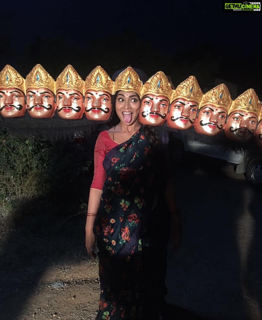 Shriya Saran Instagram - Cause I believe in serious fun at work. And I’m seriously honest about it. #funatwork imagine doing make up hair blow dry for 10 faces. Thank god ! Ravan was a king not an actor.