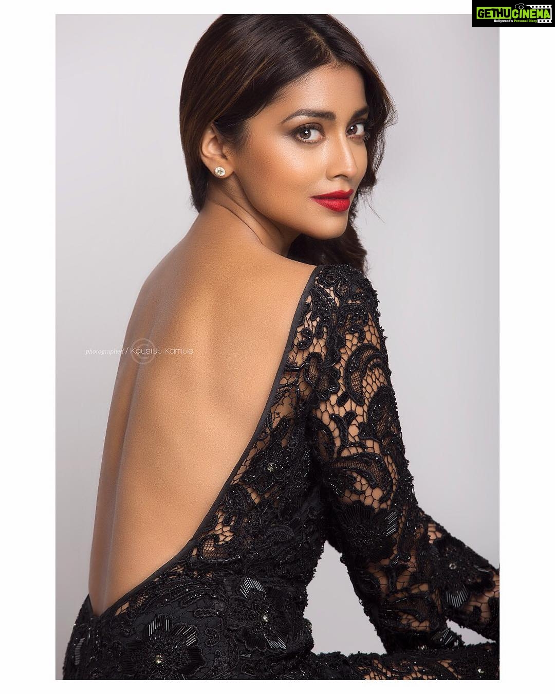 Shriya Saran Instagram - Work mode. Photo shoot @kaustubh_19 @rajatktangri