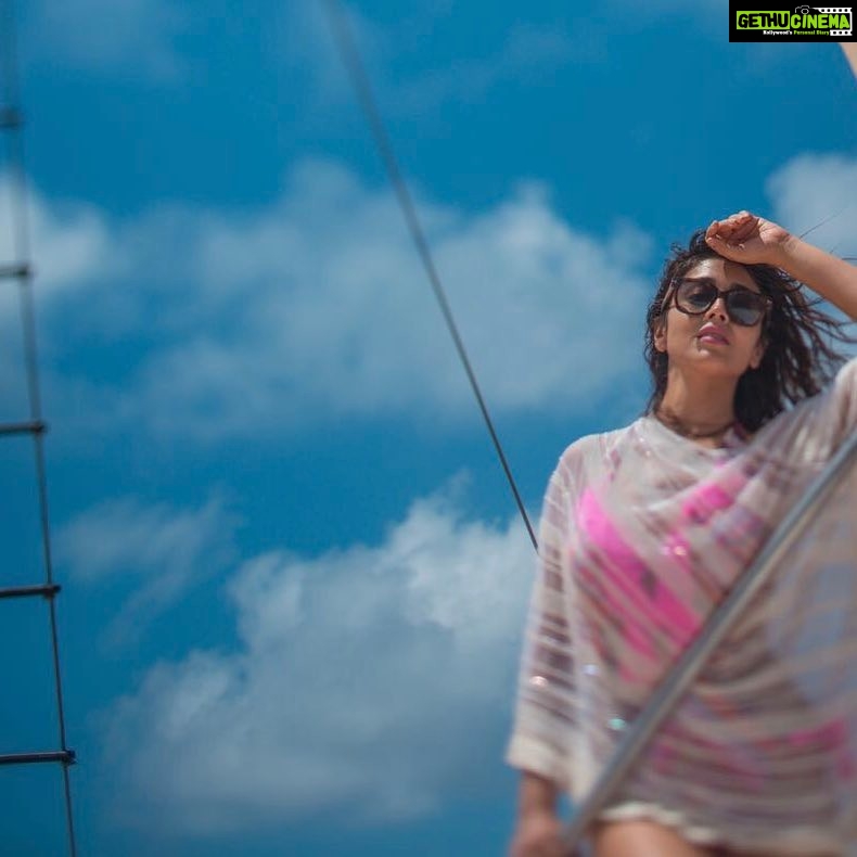 Shriya Saran Instagram - Soaked in sun #sunkissed @anupjkat love this Photogrpaher 🌴🚣