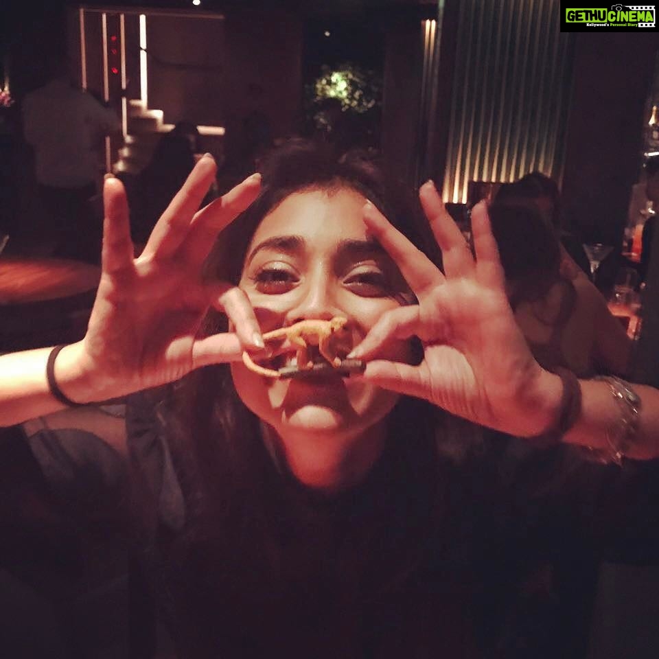 Shriya Saran Instagram - Monkey at heart ❣ #london #monkeymornings I’m coming home now , back to Mumbai. IGIA T3: Indira Gandhi International Airport Terminal 3, New Delhi - India