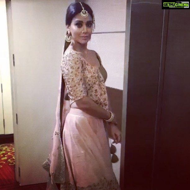 Shriya Saran Instagram - Wearing @designerkavitaagarwal for #irw #indiarunwayweek2017 ❤️ Select CityWalk