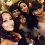 Shriya Saran Instagram – Happy birthday @mandirabedi loads of love to you. Thanks for a fun evening. I had way too much fun. Hugs to you all.