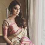 Shriya Saran Instagram - Handwoven sarees takes about a month to weave ! It's a tedious process. Every saree tells a story of hard work , dedication and love for art. It's a slice of a weavers life. Precious because it preserves traditions.
