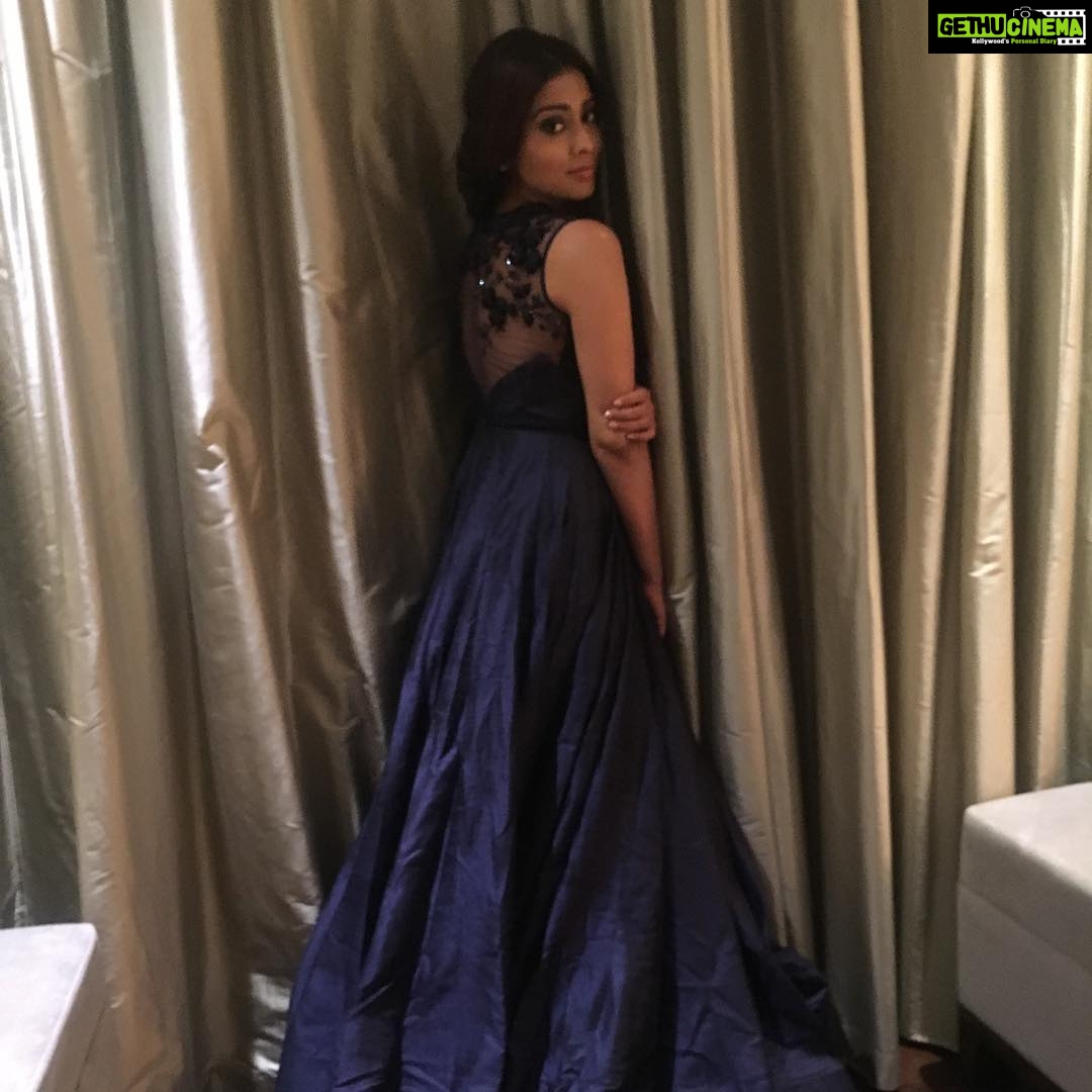 Shriya Saran Instagram - #iffautsavam #gettingready thank you Ritesh and vaijanti for make up. Love this gown by @falgunipeacock