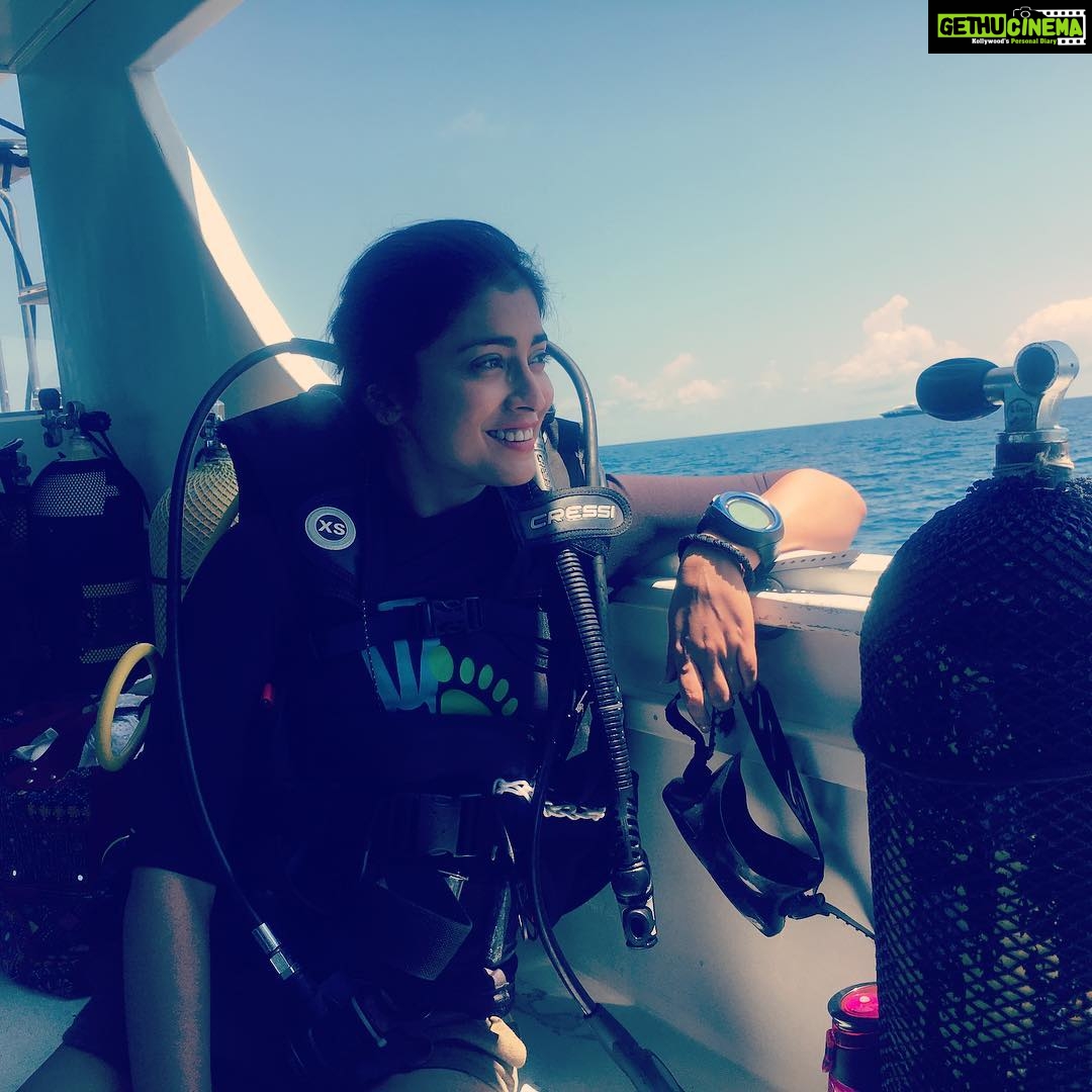 Shriya Saran Instagram - #ifeelblessed🙏 #thankyou #Maldives diving is so peaceful.