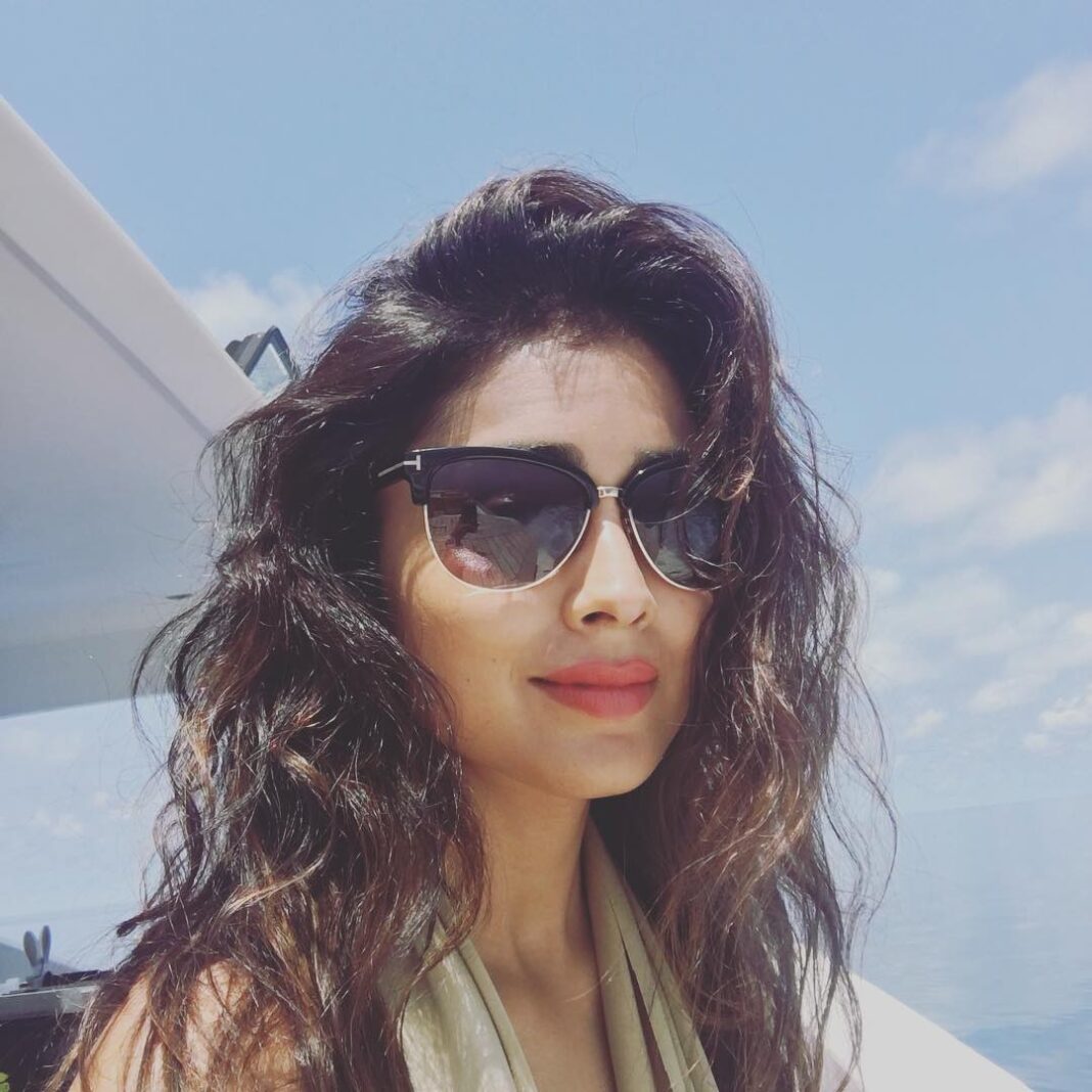 Shriya Saran Instagram - #sunbath #Maldives #sunmertime