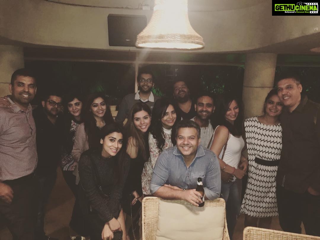 Shriya Saran Instagram - #buildingcrew #funevening #thanks #funcrew @vbirla @amarjawebb