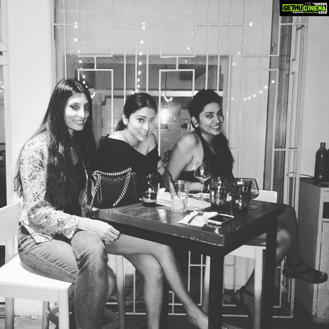 Shriya Saran Instagram - #outoftheblue @dhrutidave and Divya. #latenightcoffee #catchingup