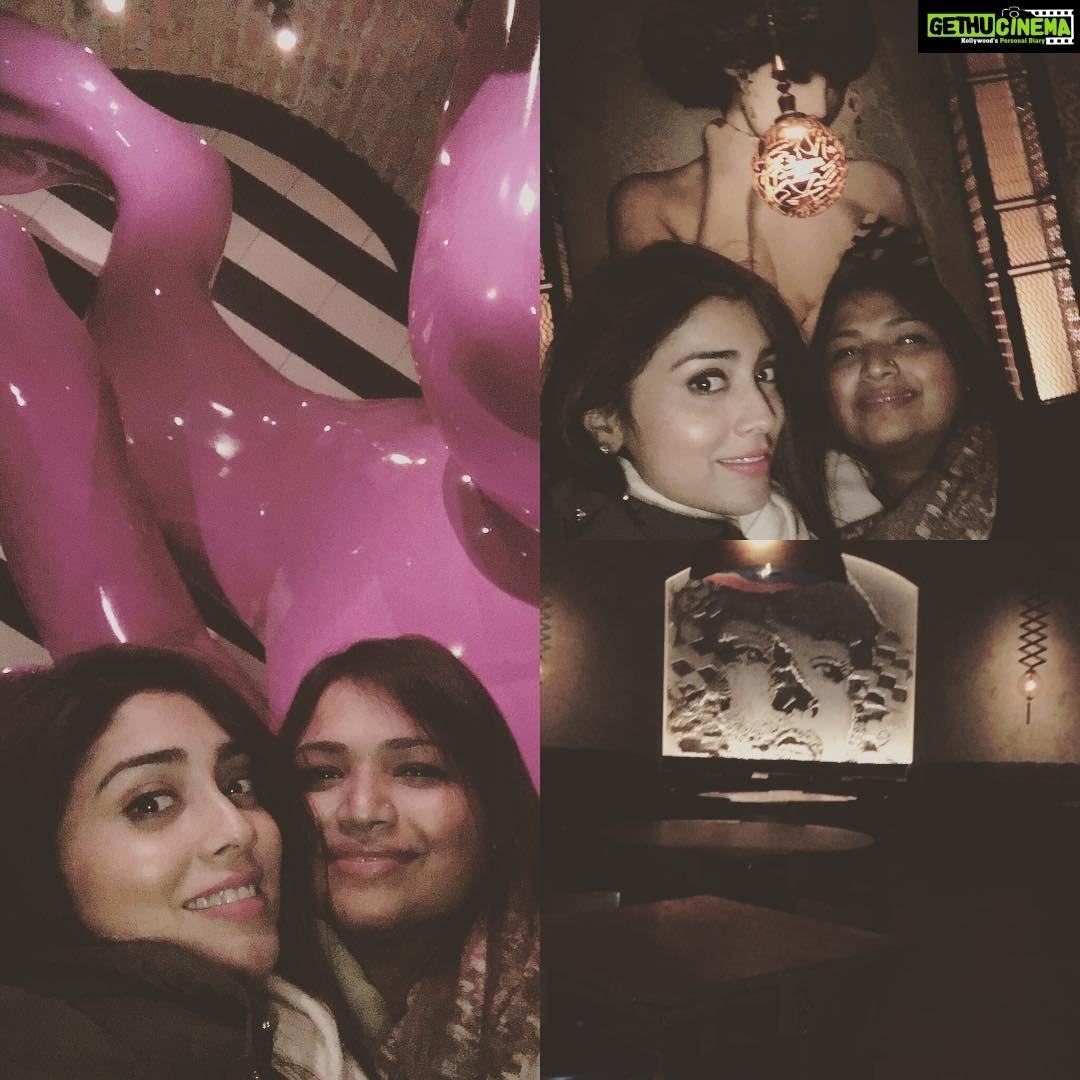 Shriya Saran Instagram - #vandal #oldfriend #love #nyc @jacob03