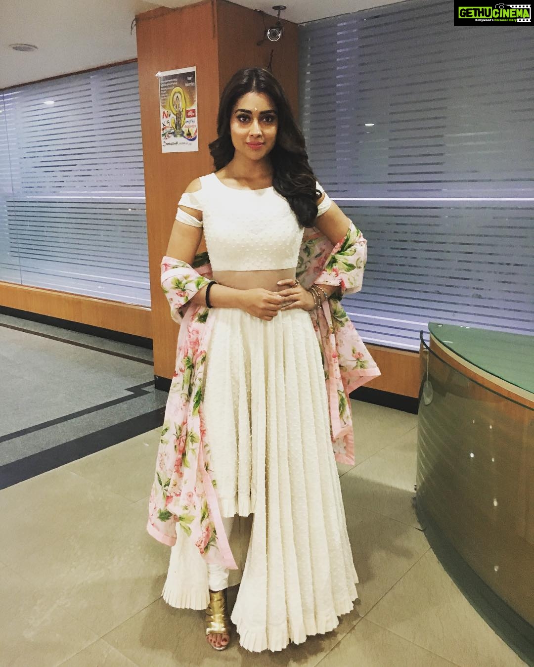 Shriya Saran Instagram - @anushreereddy14 thank you ! #gautamiputrasatakarni #love