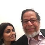 Shriya Saran Instagram - My fan selfie moment with sakiburman ! His work is enchanting #stunning