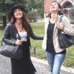 Shriya Saran Instagram - #fun #laughter #frinds @fia_sofiakhan