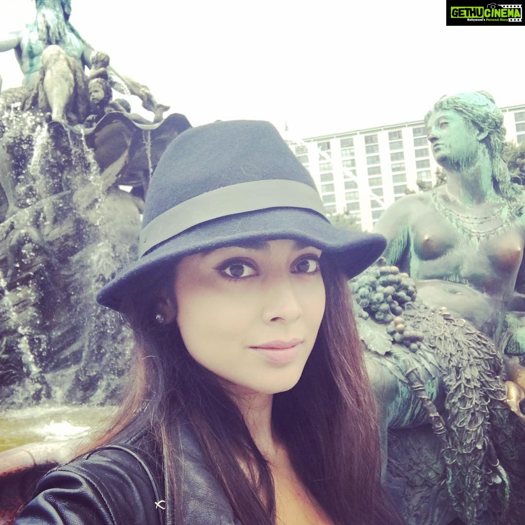 Shriya Saran Instagram - #Berlin #longwalks #love #fun