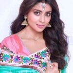 Shriya Saran Instagram - #work #saree #elegant #indian