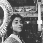 Shriya Saran Instagram - Selfie @ 12th century mandir. Stunning.