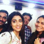 Shriya Saran Instagram - With my dear #tarkamovieteam makeup @rajesh_gupta @apurva_2 my spot boy Shafik. Thank you for balking my life simpler easier. Helping me be Madura. Thank you bringing in positivity every day to my makeup can and infusing it in me. Big hug