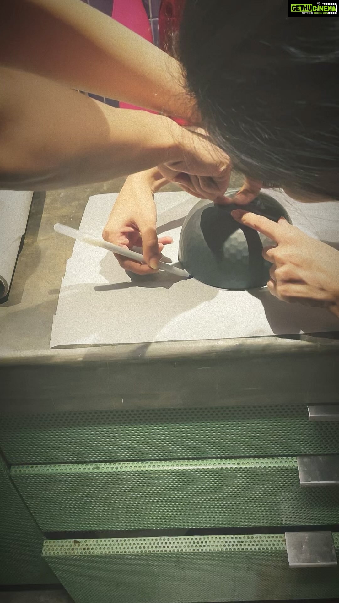 Shruti Haasan Instagram - Haasan kitchen π today we made pavlova at π and it was ππ€€my fav thing to do with my sister is π©βπ³ π©βπ³ while we dance to πΆ π΅ and crack π¨ jokes π wish we could share this with you .. whichever one you prefer π !! This would not have happened without @aksharaa.haasan being the most patient person on π when it comes to baking .. mine would have turned out like π³stay safe everyone and take the time to cook and eat a lovely meal with those you love .. itβs a beautiful thing π₯°
