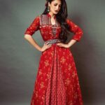 Shruti Haasan Instagram - 🥀🌹♥️ Outfit @label_anushree Stylist @neeraja.kona Photographer @the_pixel_farmer Asst by @manogna_gollapudi makeup @makeupartist_arti hair @noori_hairstylist 🧿