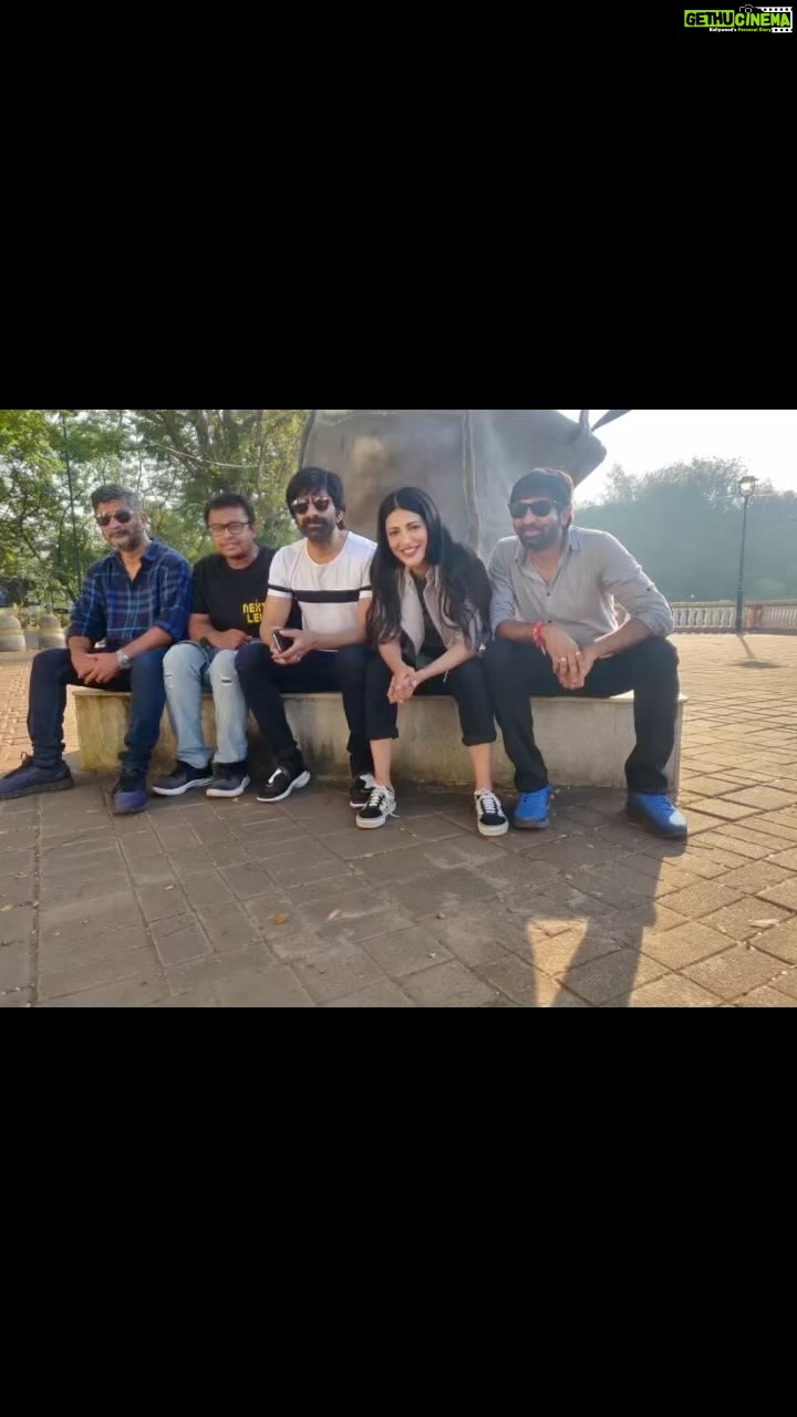 Shruti Haasan Instagram - One year since the release of KRACK Thankyou for the love it meant so much to me ππ and Thankyou to @dongopichand for always believing in me and @raviteja_2628 for being the best ever π β lovely memories .. amazing team and the most fun times Iβve ever had with my fav Satvik π§Ώ #gratrful #thankful