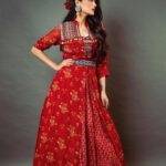 Shruti Haasan Instagram - 🥀🌹♥️ Outfit @label_anushree Stylist @neeraja.kona Photographer @the_pixel_farmer Asst by @manogna_gollapudi makeup @makeupartist_arti hair @noori_hairstylist 🧿