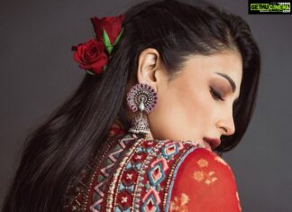 Shruti Haasan Instagram - 🥀🌹♥️ Outfit @label_anushree Stylist @neeraja.kona Photographer @the_pixel_farmer Asst by @manogna_gollapudi makeup @makeupartist_arti hair @noori_hairstylist 🧿