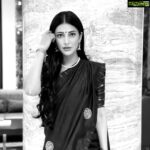 Shruti Haasan Instagram - It’s so fun being a Cloud Walker 🖤🧿💎 🌧