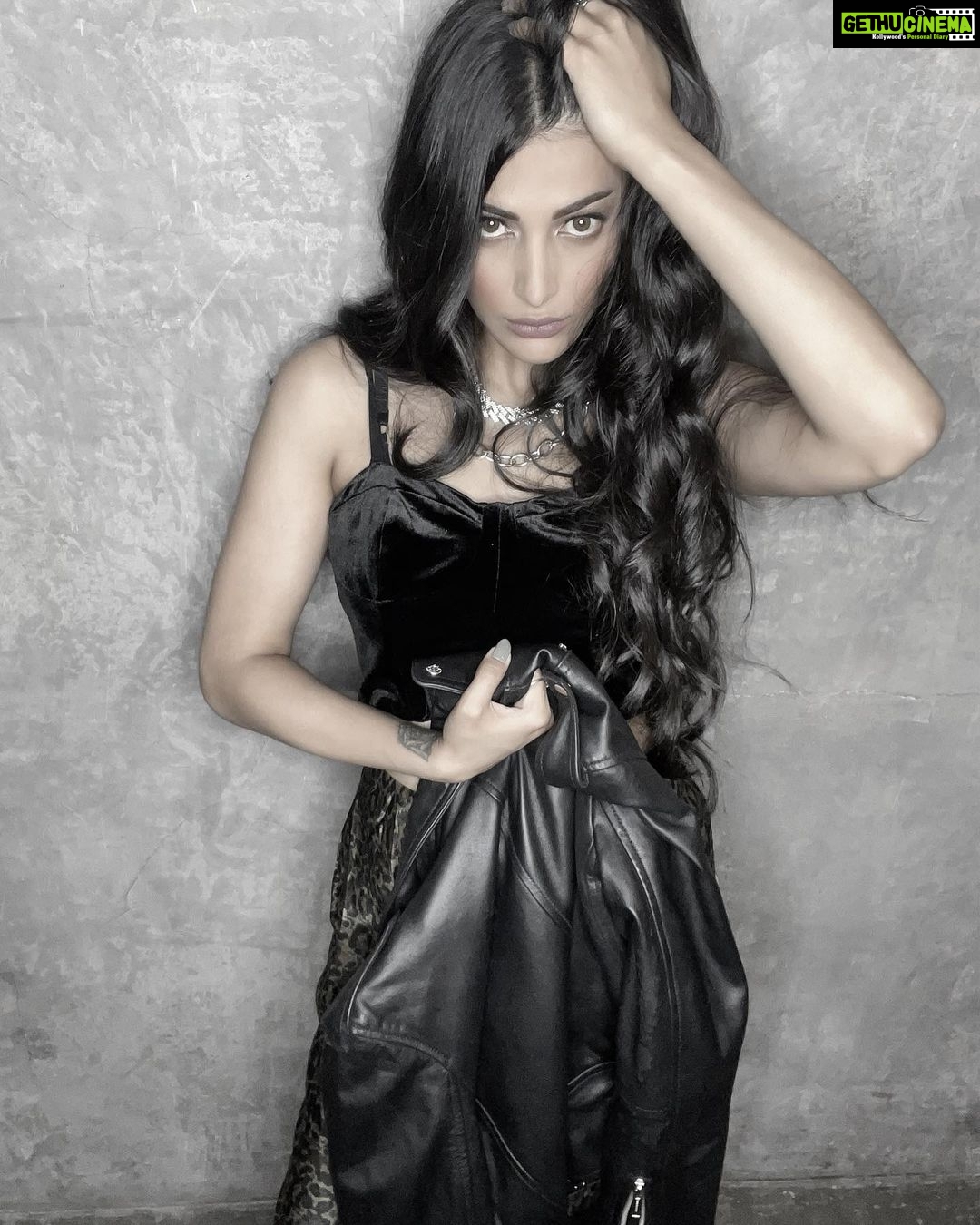 Shruti Haasan Instagram - You ready for the big reset ? π€π§Ώπ
