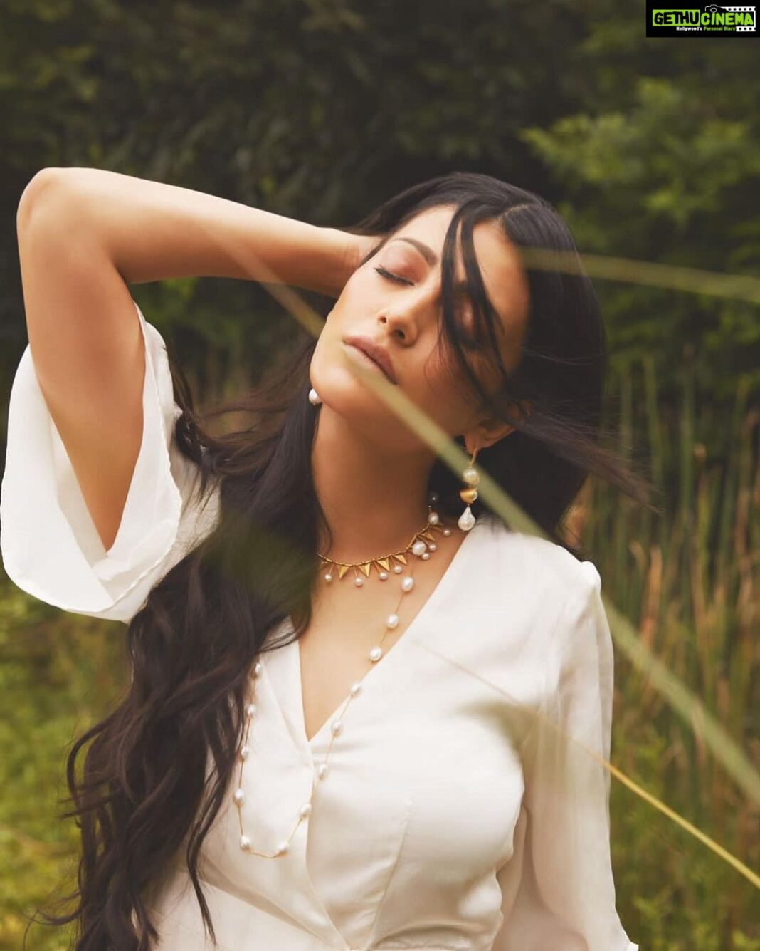 Shruti Haasan Instagram - There's a sense of joy I feel whenever I am close to nature. I feel a similar sense of joy wearing jewelry I love. As a brand ambassador for @shoppaksha , I am excited to introduce Nipuna - an elegant new jewelry collection that brings you all the elements of nature, right in your jewelry. They also make a lovely Valentine's gift ❤️ Gift your significant other, friends, family members, or yourself a Paksha gift. You can use code SHRUTI to get 15% off on your next purchase! Check it out today on www.paksha.com #925silver #paksha #pakshabytarinika