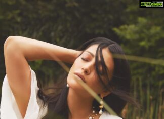 Shruti Haasan Instagram - There's a sense of joy I feel whenever I am close to nature. I feel a similar sense of joy wearing jewelry I love. As a brand ambassador for @shoppaksha , I am excited to introduce Nipuna - an elegant new jewelry collection that brings you all the elements of nature, right in your jewelry. They also make a lovely Valentine's gift ❤️ Gift your significant other, friends, family members, or yourself a Paksha gift. You can use code SHRUTI to get 15% off on your next purchase! Check it out today on www.paksha.com #925silver #paksha #pakshabytarinika
