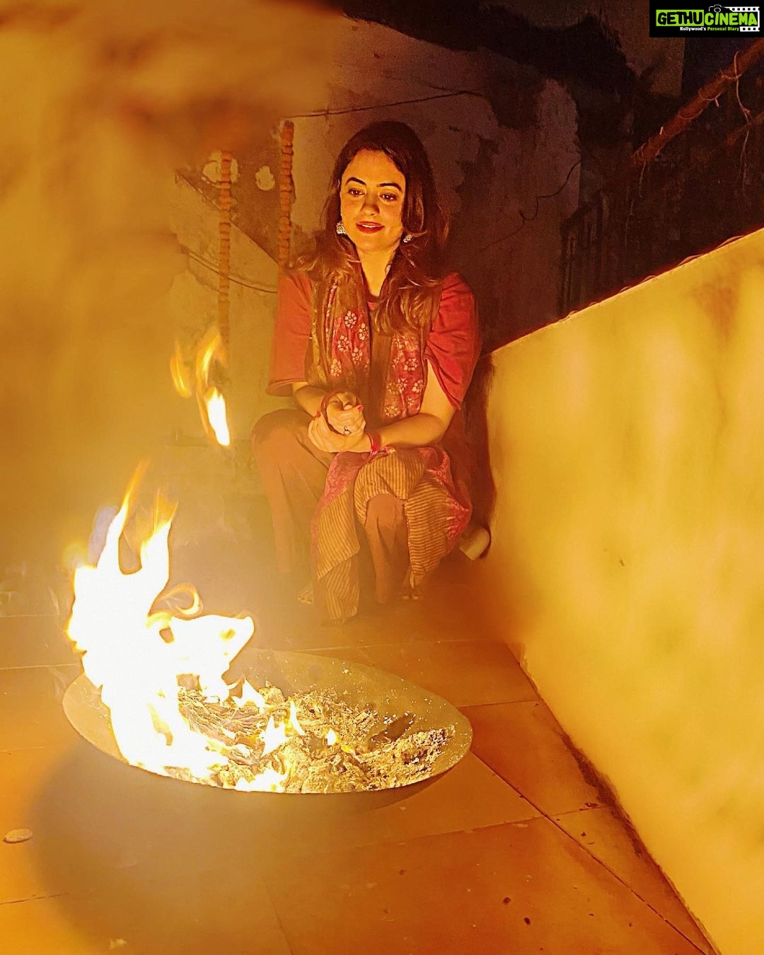 Shruti Sodhi Instagram - Tuhanu Lohri diyaan lakh lakh vadaiyaan 🔥 May your sorrows burn away and the coming year bring you a lot of abundance and prosperity ❤️ #happylohri #2022 #shrutisodhi