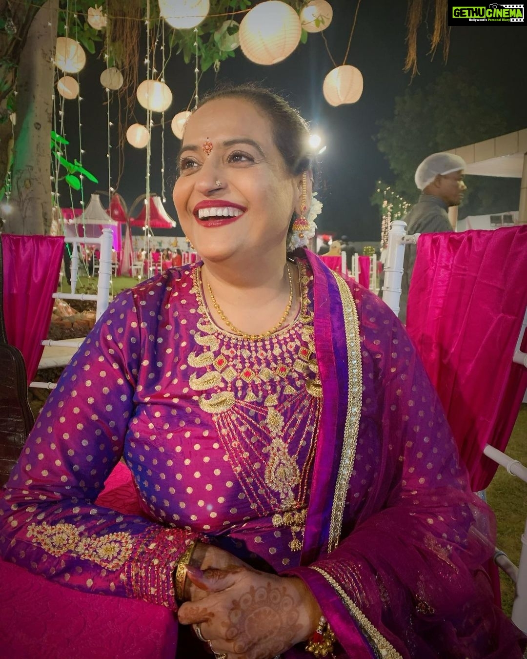 Shruti Sodhi Instagram - Happy birthday mumma @prakashsodhi This year I wish for you to get healthy and fit so you can enjoy the wonderful time that’s coming ahead…travelling the world and ofcourse shopping! 😋 Love you ❤️