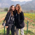 Shruti Sodhi Instagram - Happy happy birthday to my talented and go getter big sister (got to mention that you’re the elder one else no one believes🤭🤷🏻‍♀️😆) @tanveerfai May you get your wishlist of 👗 💼 💎 👠 etc etc fulfilled this year so you can prepare a new long wishlist for your next birthday😁❤️❤️❤️I’ll always be supporting you in life (and shopping😋) no matter what ..got your back 😘 Love you❤️😘 #birthdaygirl #sisterlove #sodhisisters 👯‍♀️