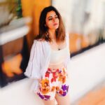 Shruti Sodhi Instagram – Wearing my holiday look on a weekday till the weekday becomes a holiday 🏖  #shrutisodhi #holidaydreamingalready