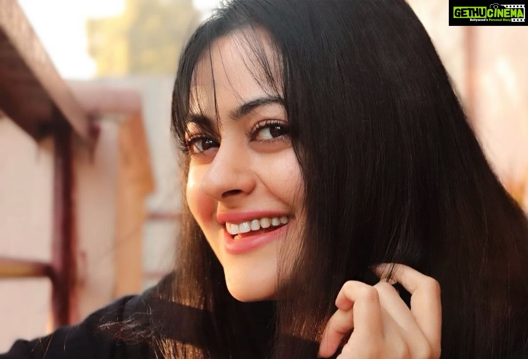 Shruti Sodhi Instagram - A 1000 watt flashing at you😍😄 #shrutisodhi #midweekmotivation #midweekvibes #wednesdaymood